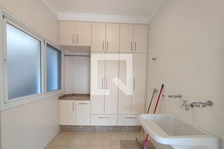 Casa de condomínio à venda com 360m², 5 quartos e 2 vagas Casa de condomínio à venda com 360m², 5 quartos e 2 vagasÁrea de Serviço