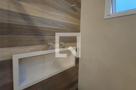 Casa de condomínio à venda com 360m², 5 quartos e 2 vagas Casa de condomínio à venda com 360m², 5 quartos e 2 vagasBanheiro Suíte