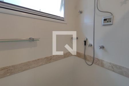 Casa de condomínio à venda com 360m², 5 quartos e 2 vagas Casa de condomínio à venda com 360m², 5 quartos e 2 vagasBanheiro Social