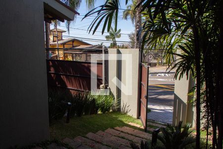 Casa de condomínio à venda com 293m², 3 quartos e 4 vagas Casa de condomínio à venda com 293m², 3 quartos e 4 vagasÁREA EXTERNA FRENTE
