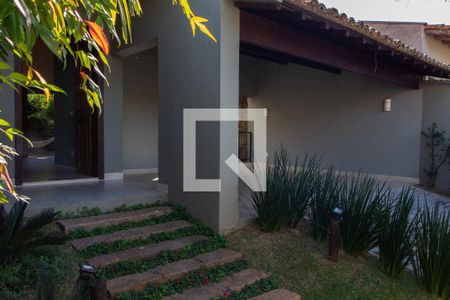 Casa de condomínio à venda com 293m², 3 quartos e 4 vagas Casa de condomínio à venda com 293m², 3 quartos e 4 vagasÁREA EXTERNA FRENTE