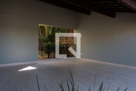 Casa de condomínio à venda com 293m², 3 quartos e 4 vagas Casa de condomínio à venda com 293m², 3 quartos e 4 vagasÁREA EXTERNA FRENTE