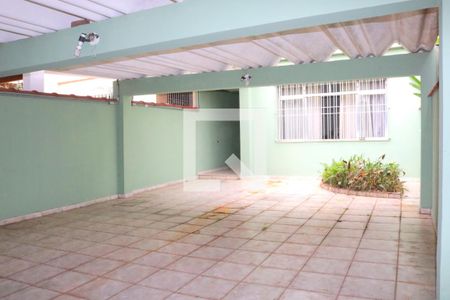 Casa à venda com 164m², 4 quartos e 4 vagasQuintal / Garagem para 4 carros