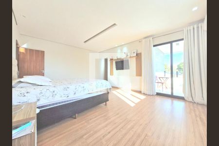 Casa à venda com 320m², 5 quartos e 9 vagas Casa à venda com 320m², 5 quartos e 9 vagasSuíte