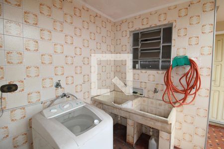 Casa à venda com 250m², 3 quartos e 2 vagasÁrea de Serviço