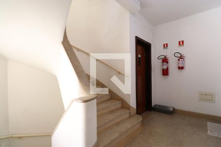 Apartamento à venda com 136m², 3 quartos e sem vagaEscada