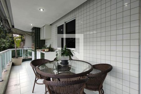 Apartamento à venda com 110m², 4 quartos e 2 vagas Apartamento à venda com 110m², 4 quartos e 2 vagasVaranda gourmet