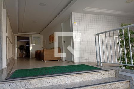 Apartamento à venda com 110m², 4 quartos e 2 vagas Apartamento à venda com 110m², 4 quartos e 2 vagasHall de entrada