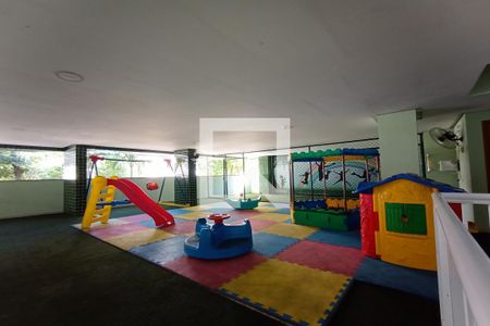 Apartamento à venda com 110m², 4 quartos e 2 vagas Apartamento à venda com 110m², 4 quartos e 2 vagasÁrea comum - Playground