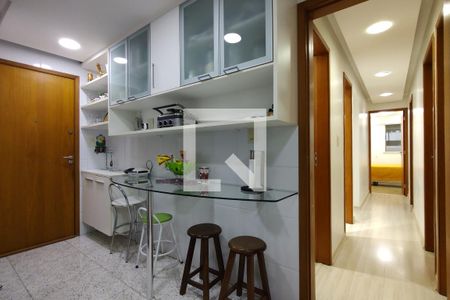 Apartamento à venda com 110m², 4 quartos e 2 vagas Apartamento à venda com 110m², 4 quartos e 2 vagasCozinha - Armários