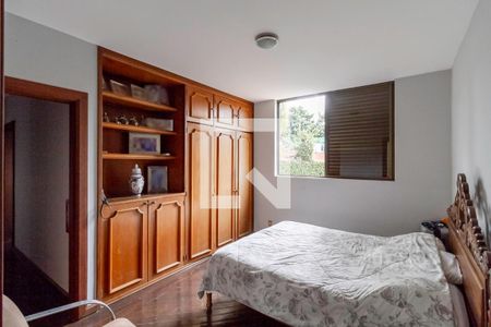 Casa à venda com 1000m², 6 quartos e 9 vagas Casa à venda com 1000m², 6 quartos e 9 vagasSemi suíte 3