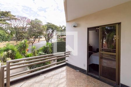 Casa à venda com 1000m², 6 quartos e 9 vagas Casa à venda com 1000m², 6 quartos e 9 vagasVaranda das suíte 1 e master