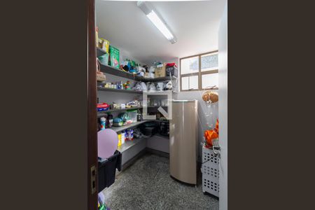 Casa à venda com 1000m², 6 quartos e 9 vagas Casa à venda com 1000m², 6 quartos e 9 vagasDespensa