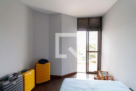 Casa à venda com 1000m², 6 quartos e 9 vagas Casa à venda com 1000m², 6 quartos e 9 vagasSemi suíte 1