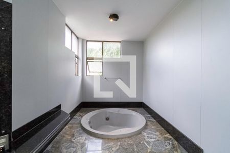 Casa à venda com 1000m², 6 quartos e 9 vagas Casa à venda com 1000m², 6 quartos e 9 vagasBanheiro da suíte master