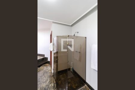 Casa à venda com 1000m², 6 quartos e 9 vagas Casa à venda com 1000m², 6 quartos e 9 vagasBanheiro da suíte master