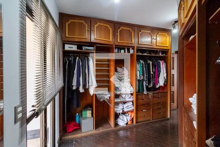 Casa à venda com 1000m², 6 quartos e 9 vagas Casa à venda com 1000m², 6 quartos e 9 vagasCloset da suíte master
