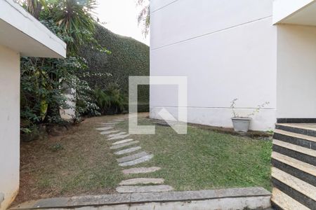 Casa à venda com 1000m², 6 quartos e 9 vagas Casa à venda com 1000m², 6 quartos e 9 vagasEntrada