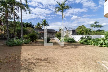 Casa à venda com 1000m², 6 quartos e 9 vagas Casa à venda com 1000m², 6 quartos e 9 vagasQuintal