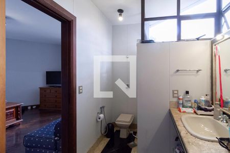 Casa à venda com 1000m², 6 quartos e 9 vagas Casa à venda com 1000m², 6 quartos e 9 vagasBanheiro da suíte