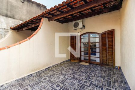 Casa à venda com 100m², 2 quartos e 1 vaga Casa à venda com 100m², 2 quartos e 1 vagaVaranda