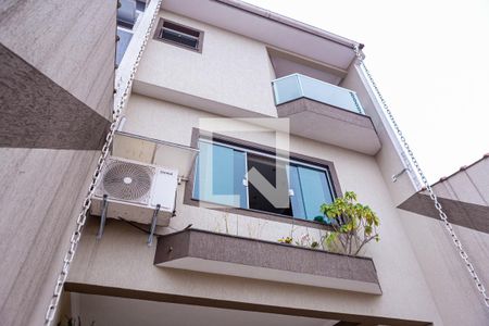 Casa à venda com 180m², 3 quartos e 5 vagas Casa à venda com 180m², 3 quartos e 5 vagasFachada