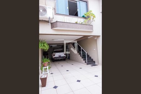 Casa à venda com 180m², 3 quartos e 5 vagas Casa à venda com 180m², 3 quartos e 5 vagasGaragem