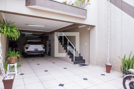 Casa à venda com 180m², 3 quartos e 5 vagas Casa à venda com 180m², 3 quartos e 5 vagasGaragem