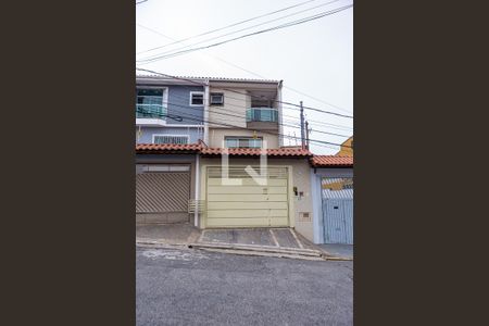Casa à venda com 180m², 3 quartos e 5 vagas Casa à venda com 180m², 3 quartos e 5 vagasFachada