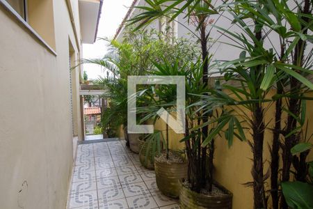 Casa à venda com 185m², 4 quartos e 3 vagas Casa à venda com 185m², 4 quartos e 3 vagasCorredor