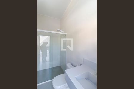 Casa de condomínio à venda com 370m², 4 quartos e 3 vagas Casa de condomínio à venda com 370m², 4 quartos e 3 vagasBanheiro