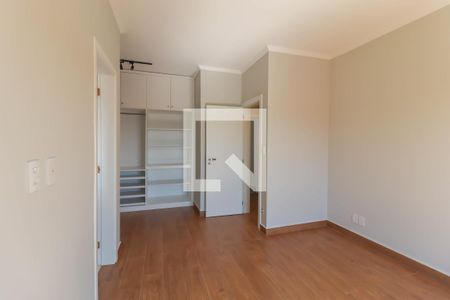 Casa de condomínio à venda com 370m², 4 quartos e 3 vagas Casa de condomínio à venda com 370m², 4 quartos e 3 vagasSuíte 2