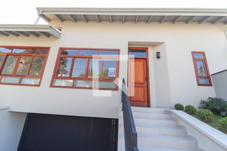Casa de condomínio à venda com 370m², 4 quartos e 3 vagas Casa de condomínio à venda com 370m², 4 quartos e 3 vagasFachada