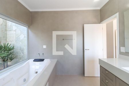 Casa de condomínio à venda com 370m², 4 quartos e 3 vagas Casa de condomínio à venda com 370m², 4 quartos e 3 vagasSuíte 2