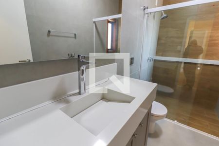 Casa de condomínio à venda com 370m², 4 quartos e 3 vagas Casa de condomínio à venda com 370m², 4 quartos e 3 vagasBanheiro