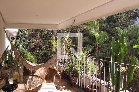 Apartamento à venda com 180m², 3 quartos e 3 vagasVaranda