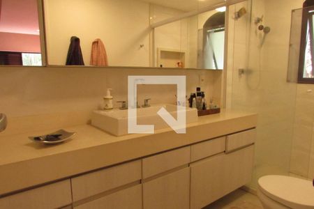 Apartamento à venda com 180m², 3 quartos e 3 vagasSuíte 1 - banheiro