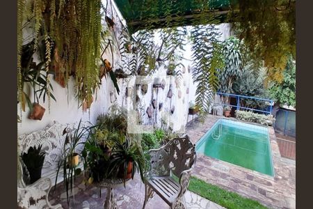 Casa à venda com 250m², 4 quartos e 2 vagas