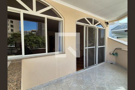 Casa à venda com 650m², 3 quartos e 10 vagasSuíte 2 - varanda