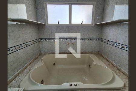 Casa à venda com 650m², 3 quartos e 10 vagasBanheiro da Suíte 2