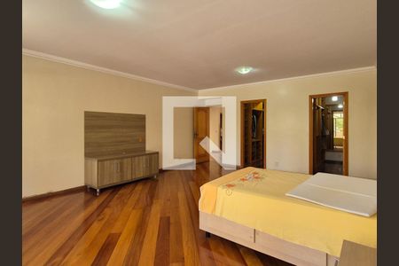 Casa à venda com 650m², 3 quartos e 10 vagasSuíte 2