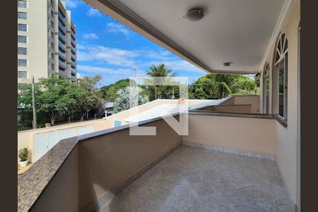 Casa à venda com 650m², 3 quartos e 10 vagasSuíte 2 - varanda