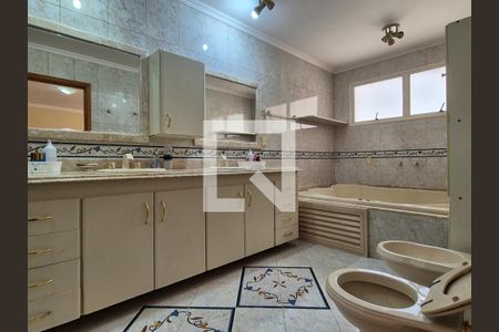 Casa à venda com 650m², 3 quartos e 10 vagasBanheiro da Suíte 2