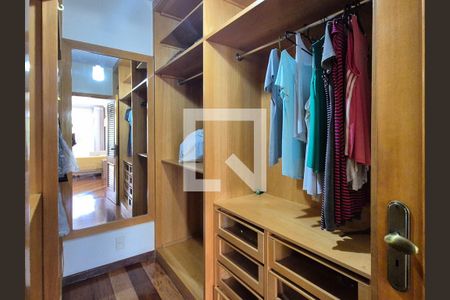 Casa à venda com 650m², 3 quartos e 10 vagasCloset da suíte 2