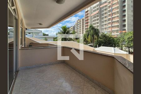 Casa à venda com 650m², 3 quartos e 10 vagasSuite 1 -Varanda