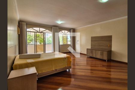 Casa à venda com 650m², 3 quartos e 10 vagasSuíte 2