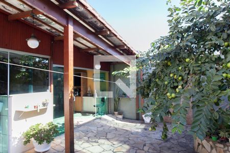 Casa à venda com 266m², 3 quartos e 6 vagas Casa à venda com 266m², 3 quartos e 6 vagasEspaço Gourmet