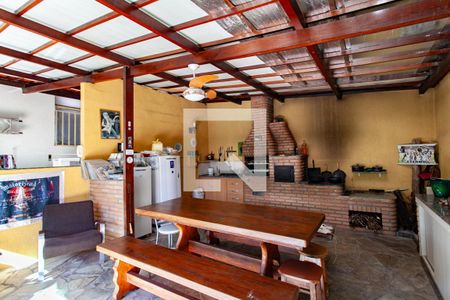 Casa à venda com 266m², 3 quartos e 6 vagas Casa à venda com 266m², 3 quartos e 6 vagasEspaço Gourmet