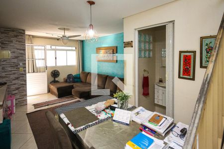 Sala de casa para alugar com 4 quartos, 114m² em Vila Margarida, São Paulo