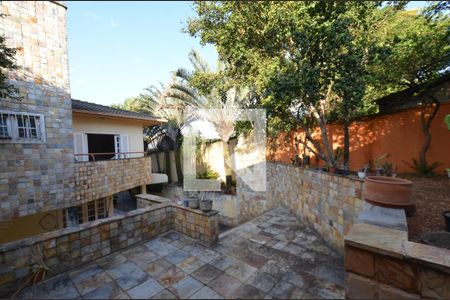 Casa à venda com 670m², 8 quartos e 8 vagas Casa à venda com 670m², 8 quartos e 8 vagasQuintal/ casa2